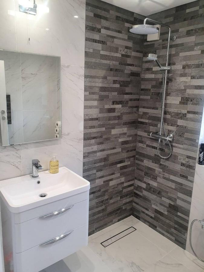 Beautiful Guest Rooms, Free Parking, 30Min Heathrow, 40Min Wembley, 60Min Central London Greenford  Exterior photo