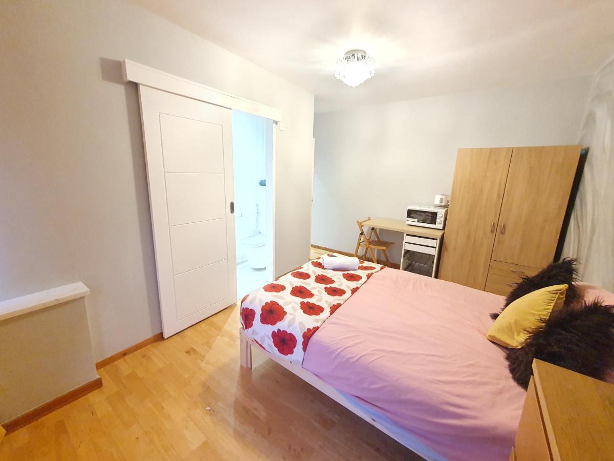Beautiful Guest Rooms, Free Parking, 30Min Heathrow, 40Min Wembley, 60Min Central London Greenford  Exterior photo