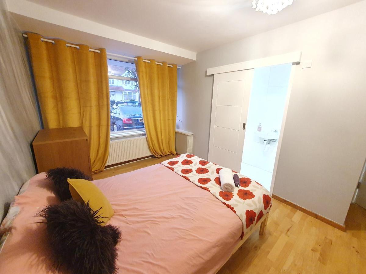 Beautiful Guest Rooms, Free Parking, 30Min Heathrow, 40Min Wembley, 60Min Central London Greenford  Exterior photo