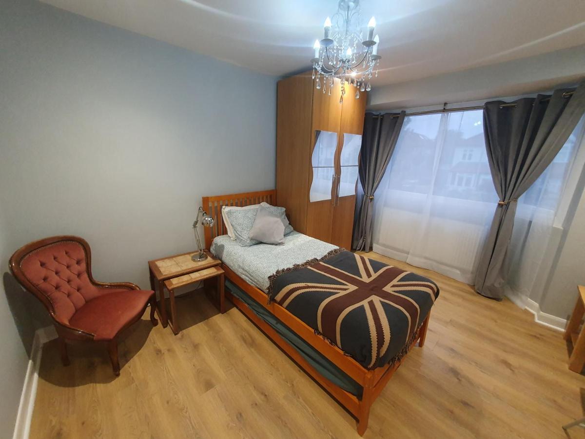 Beautiful Guest Rooms, Free Parking, 30Min Heathrow, 40Min Wembley, 60Min Central London Greenford  Exterior photo