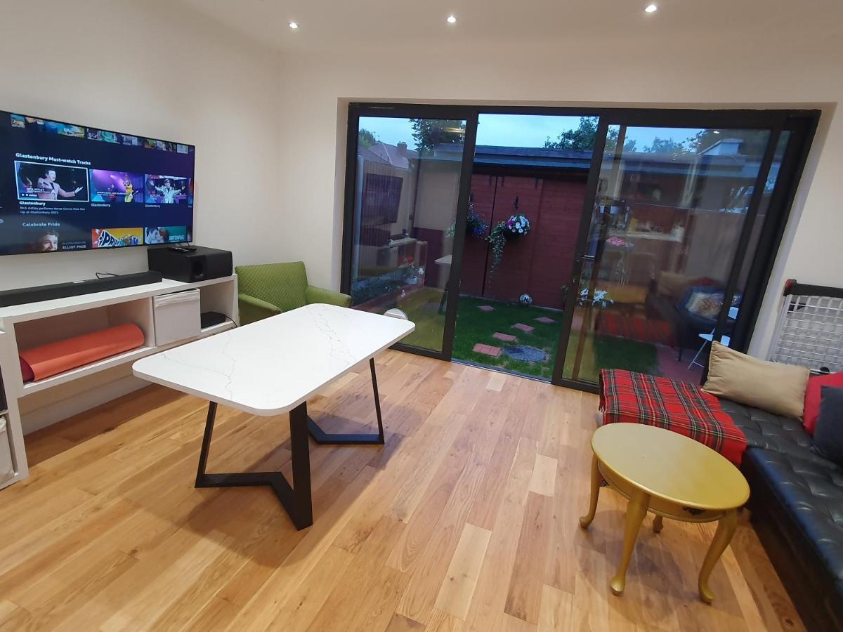 Beautiful Guest Rooms, Free Parking, 30Min Heathrow, 40Min Wembley, 60Min Central London Greenford  Exterior photo