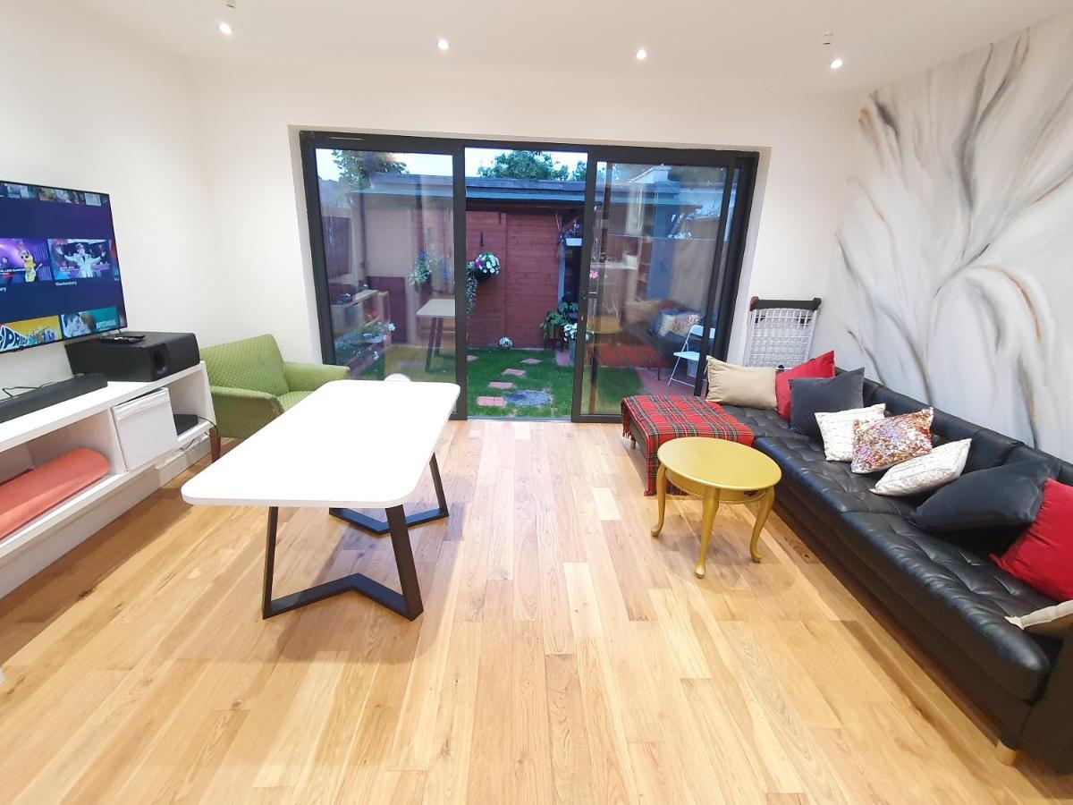 Beautiful Guest Rooms, Free Parking, 30Min Heathrow, 40Min Wembley, 60Min Central London Greenford  Exterior photo