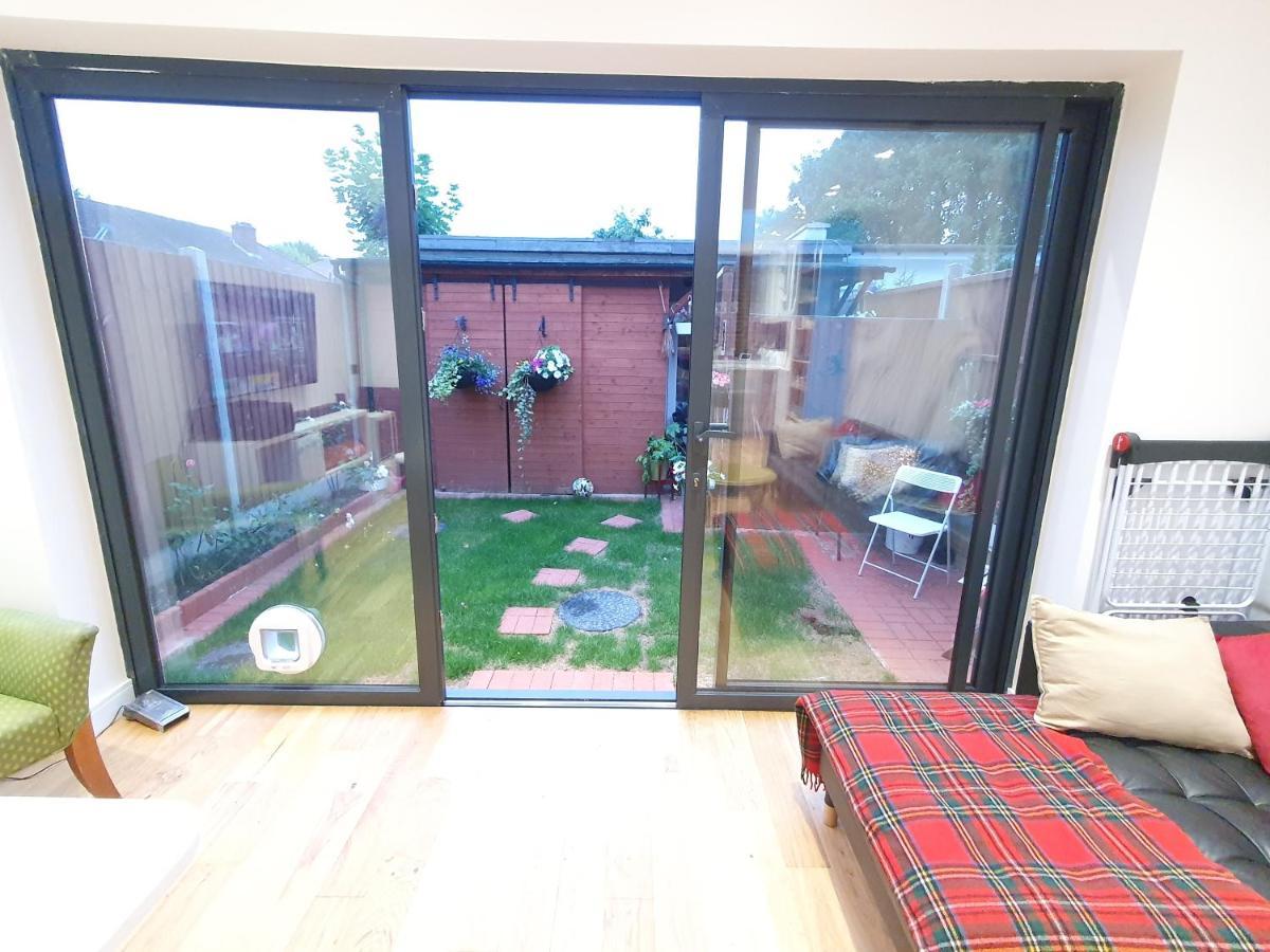Beautiful Guest Rooms, Free Parking, 30Min Heathrow, 40Min Wembley, 60Min Central London Greenford  Exterior photo