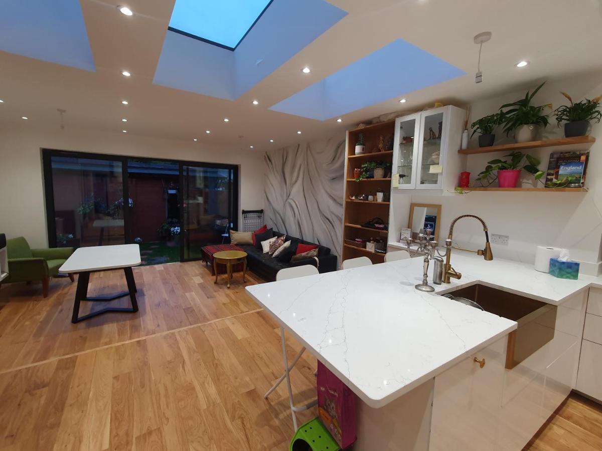 Beautiful Guest Rooms, Free Parking, 30Min Heathrow, 40Min Wembley, 60Min Central London Greenford  Exterior photo