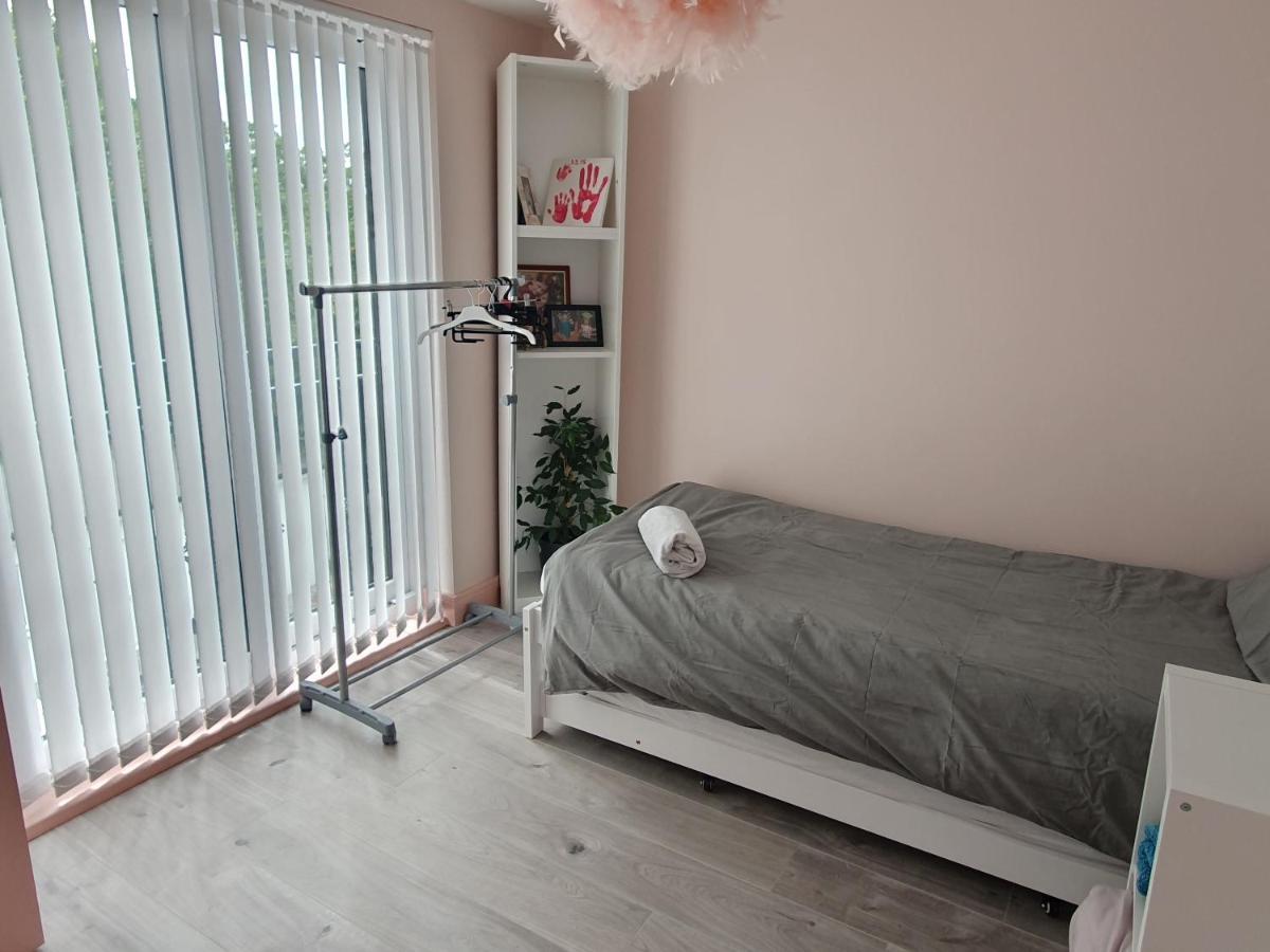 Beautiful Guest Rooms, Free Parking, 30Min Heathrow, 40Min Wembley, 60Min Central London Greenford  Exterior photo