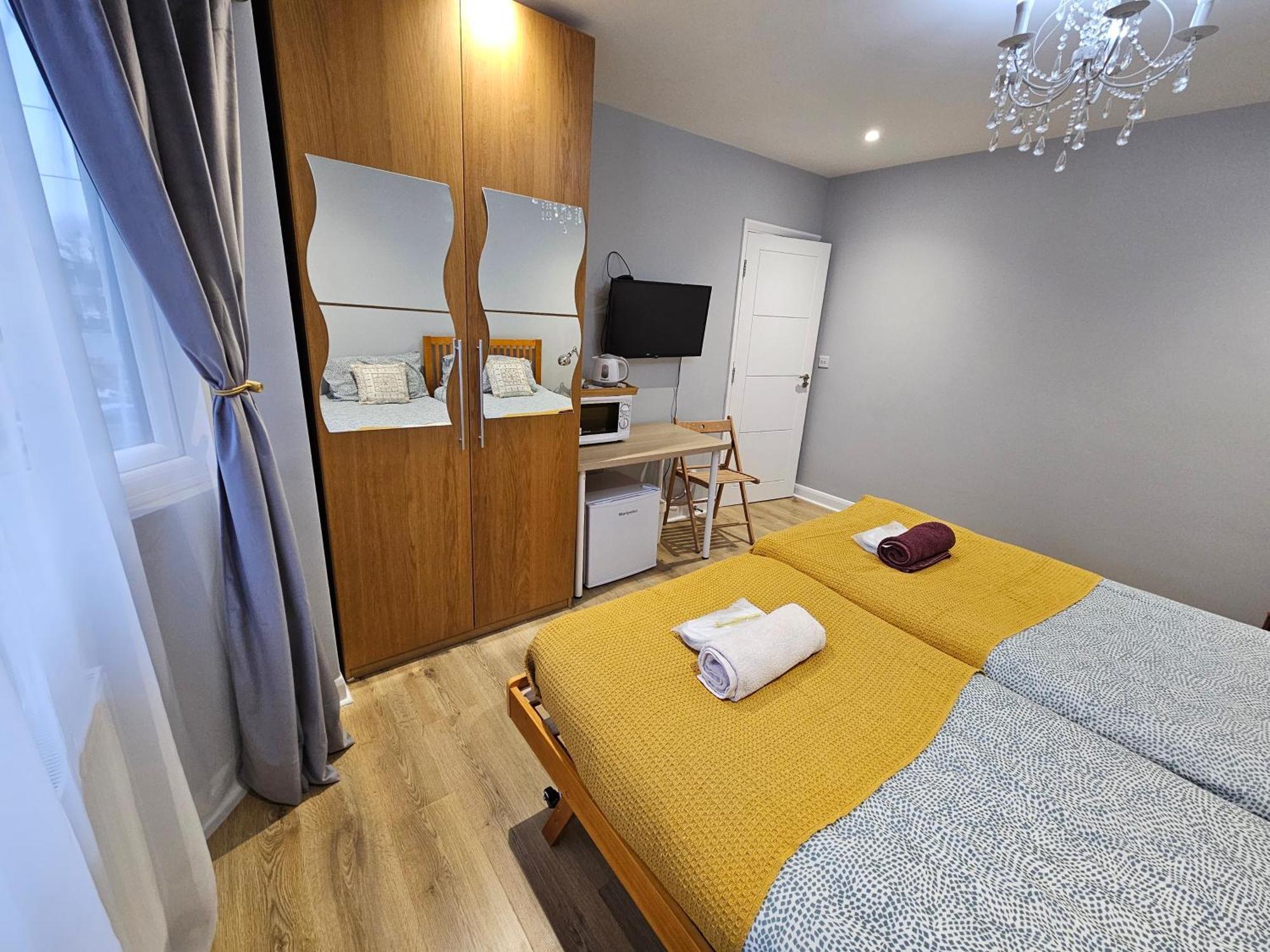 Beautiful Guest Rooms, Free Parking, 30Min Heathrow, 40Min Wembley, 60Min Central London Greenford  Exterior photo