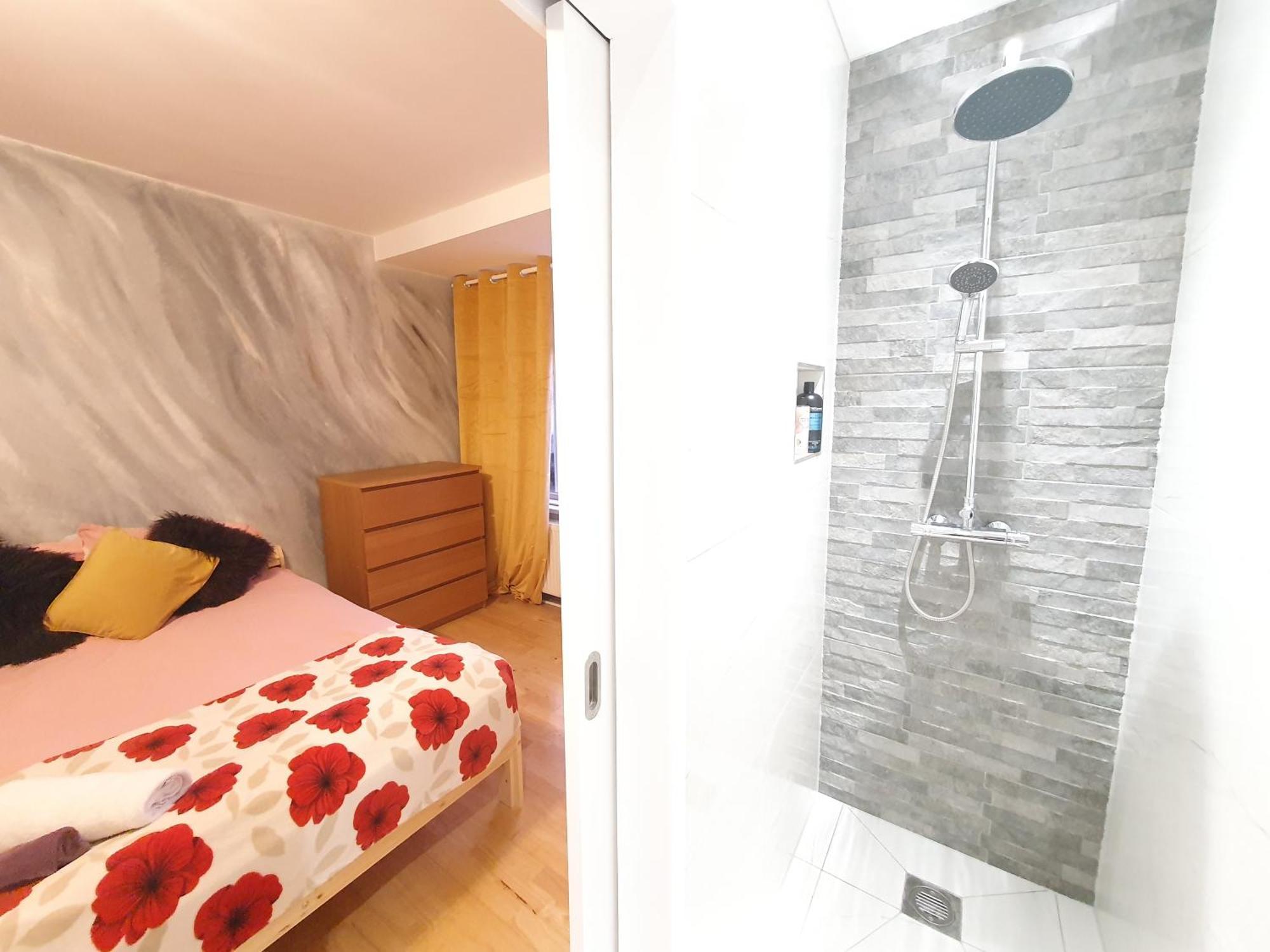 Beautiful Guest Rooms, Free Parking, 30Min Heathrow, 40Min Wembley, 60Min Central London Greenford  Room photo